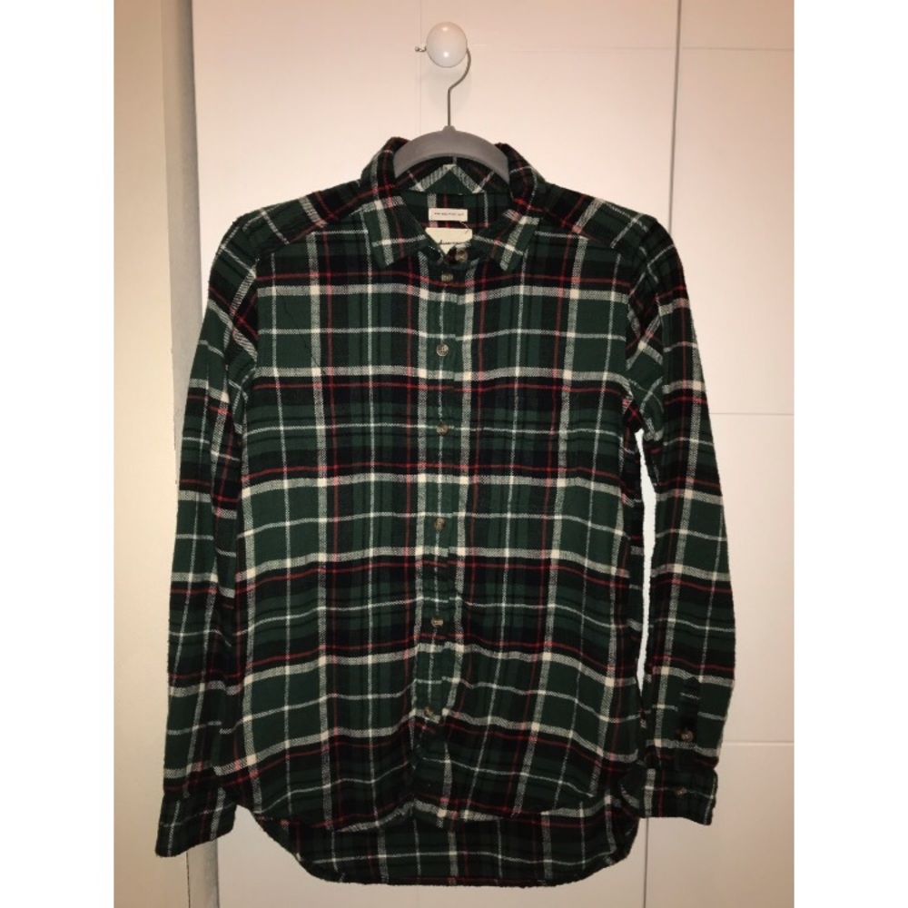 American Eagle “plaid shit”